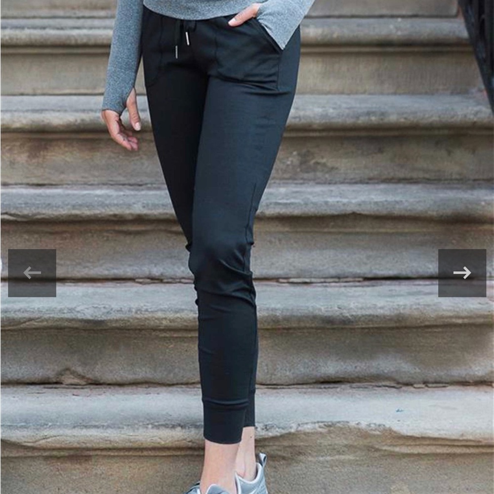 Zyia Black Unwind Joggers - worn once - small